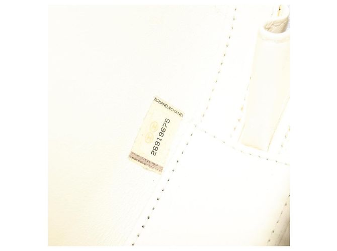CHANEL V Stitch Borsa a Spalla con Catena Pelle Bianca Oro CC Auth 144830SAV Bianco D'oro - vista 11