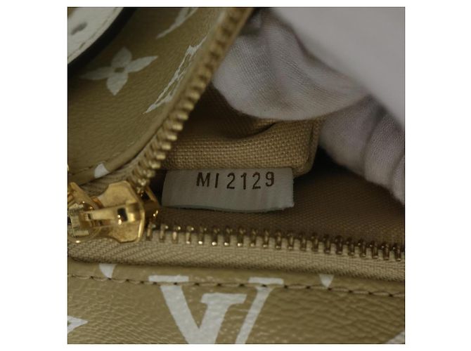 LOUIS VUITTON Marsupio Monogramma Gigante Borsa per il Corpo Khaki M44611 LV Auth 57013SAM Cachi - vista 11