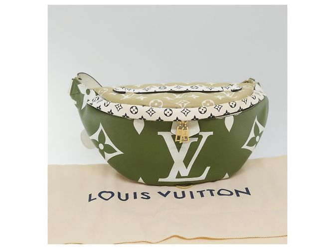 LOUIS VUITTON Marsupio Monogramma Gigante Borsa per il Corpo Khaki M44611 LV Auth 57013SAM Cachi - vista 12