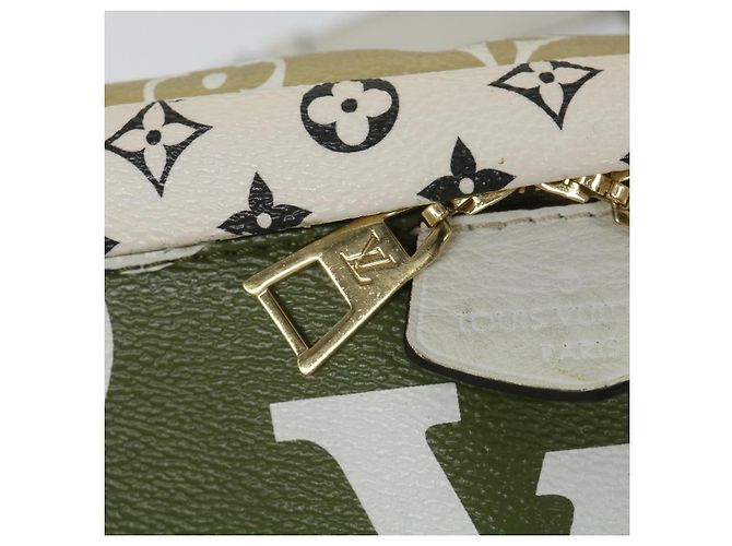 LOUIS VUITTON Marsupio Monogramma Gigante Borsa per il Corpo Khaki M44611 LV Auth 57013SAM Cachi - vista 19