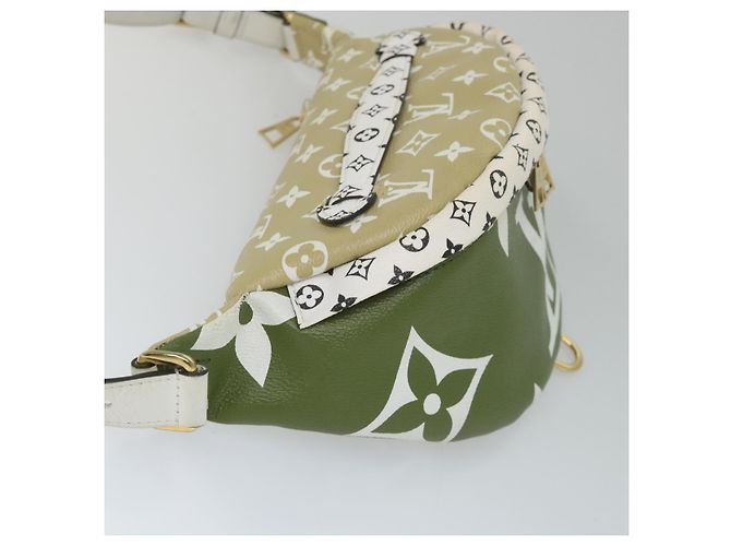 LOUIS VUITTON Marsupio Monogramma Gigante Borsa per il Corpo Khaki M44611 LV Auth 57013SAM Cachi - vista 4