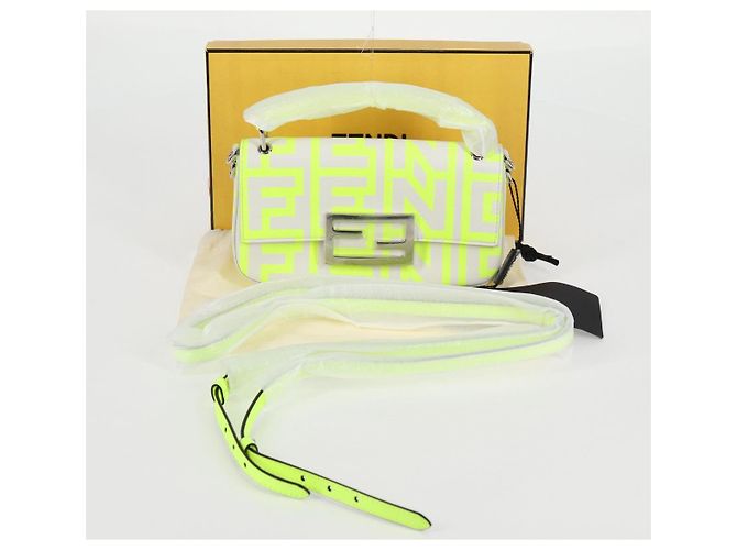 FENDI Custodia per Telefono a Secchiello Collaborazione Mark Jacobs Borsa in Pelle 2in1 Auth BA2455SAM Bianco - vista 12
