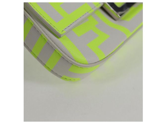 FENDI Custodia per Telefono a Secchiello Collaborazione Mark Jacobs Borsa in Pelle 2in1 Auth BA2455SAM Bianco - vista 16