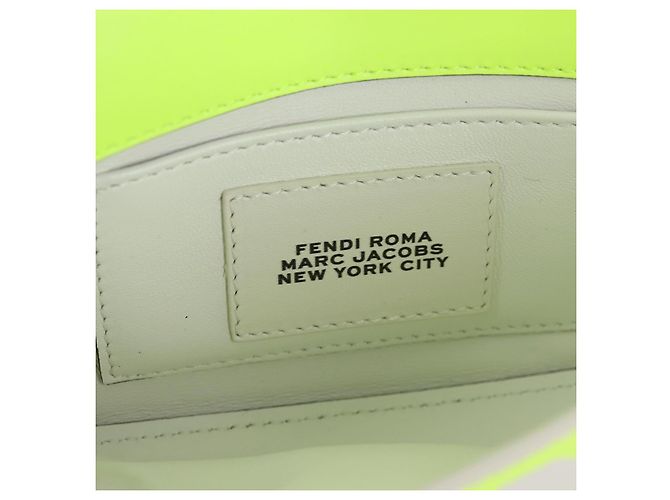 FENDI Custodia per Telefono a Secchiello Collaborazione Mark Jacobs Borsa in Pelle 2in1 Auth BA2455SAM Bianco - vista 22