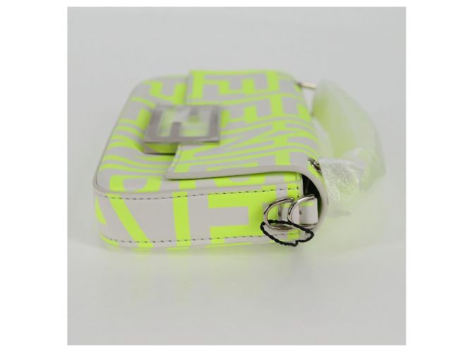 FENDI Custodia per Telefono a Secchiello Collaborazione Mark Jacobs Borsa in Pelle 2in1 Auth BA2455SAM Bianco - vista 4