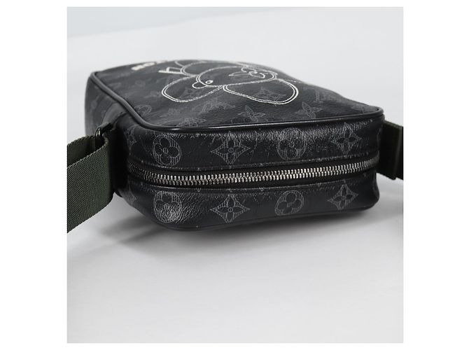 LOUIS VUITTON Bolsa de Ombro Monogram Eclipse DanubePM M43677 LV Auth 133254SAM Monograma - vista 6