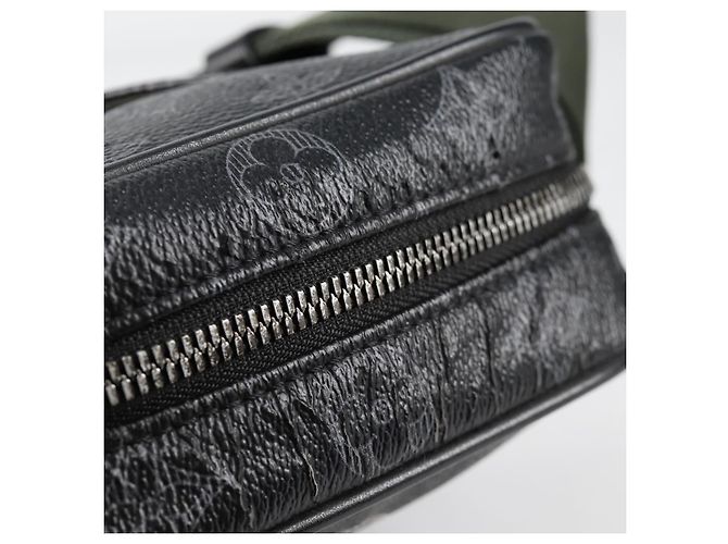 LOUIS VUITTON Bolsa de Ombro Monogram Eclipse DanubePM M43677 LV Auth 133254SAM Monograma - vista 8