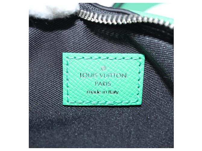 LOUIS VUITTON Taiga Lama Alpha Portafoglio Indossabile NV Borsa M30997 LV Auth 135292SAM Verde - vista 10