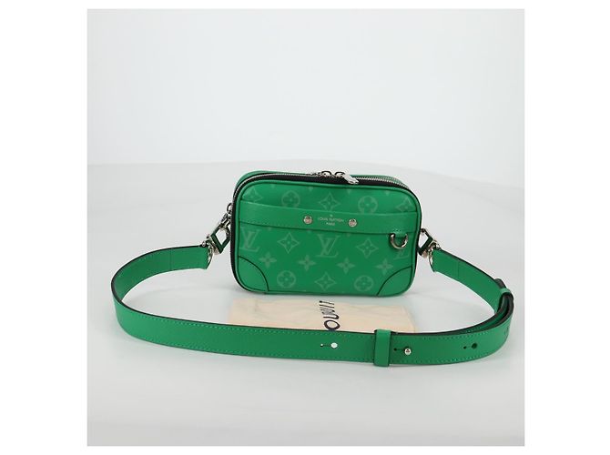 LOUIS VUITTON Taiga Lama Alpha Portafoglio Indossabile NV Borsa M30997 LV Auth 135292SAM Verde - vista 12