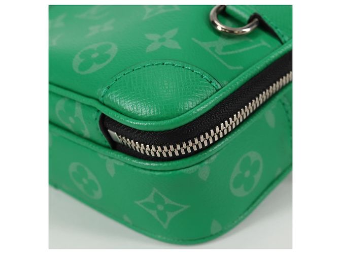 LOUIS VUITTON Taiga Lama Alpha Portafoglio Indossabile NV Borsa M30997 LV Auth 135292SAM Verde - vista 15