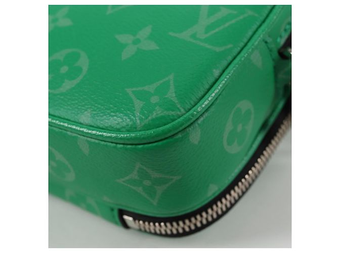 LOUIS VUITTON Taiga Lama Alpha Portafoglio Indossabile NV Borsa M30997 LV Auth 135292SAM Verde - vista 17