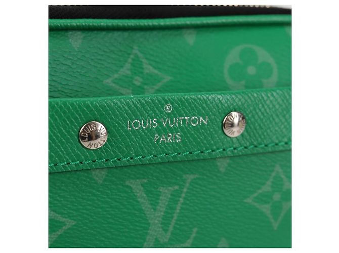 LOUIS VUITTON Taiga Lama Alpha Portafoglio Indossabile NV Borsa M30997 LV Auth 135292SAM Verde - vista 18