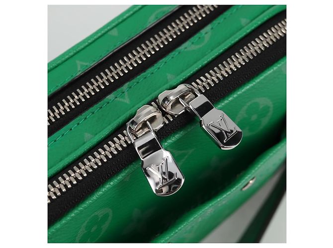 LOUIS VUITTON Taiga Lama Alpha Portafoglio Indossabile NV Borsa M30997 LV Auth 135292SAM Verde - vista 19