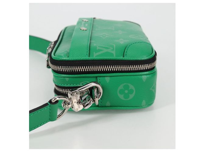 LOUIS VUITTON Taiga Lama Alpha Portafoglio Indossabile NV Borsa M30997 LV Auth 135292SAM Verde - vista 3