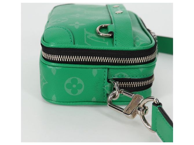 LOUIS VUITTON Taiga Lama Alpha Portafoglio Indossabile NV Borsa M30997 LV Auth 135292SAM Verde - vista 4