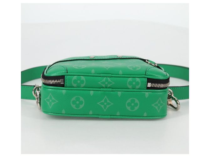 LOUIS VUITTON Taiga Lama Alpha Portafoglio Indossabile NV Borsa M30997 LV Auth 135292SAM Verde - vista 5