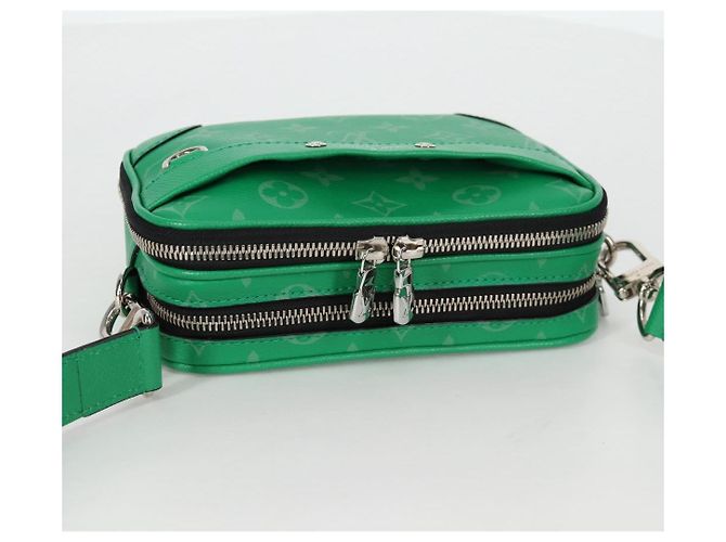 LOUIS VUITTON Taiga Lama Alpha Portafoglio Indossabile NV Borsa M30997 LV Auth 135292SAM Verde - vista 6