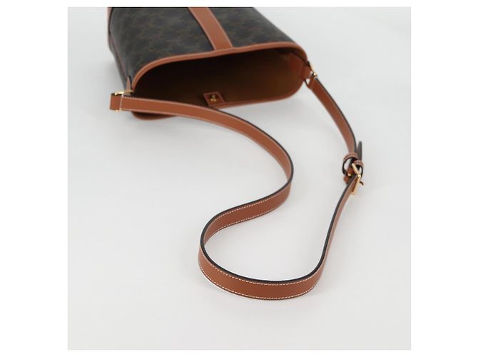 Céline Borsa a spalla a secchiello Triomphe Small in PVC pelle nera e oro Auth 135273SM Nero D'oro - vista 7