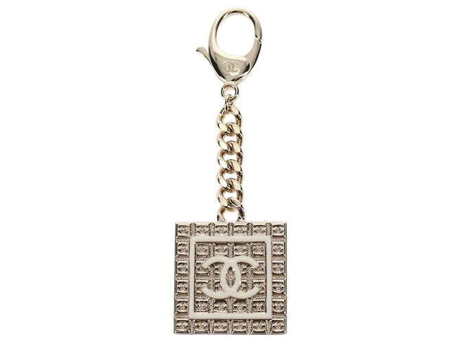 Llave CHANEL de metal dorado CC Auth 139035SAM - vista 2