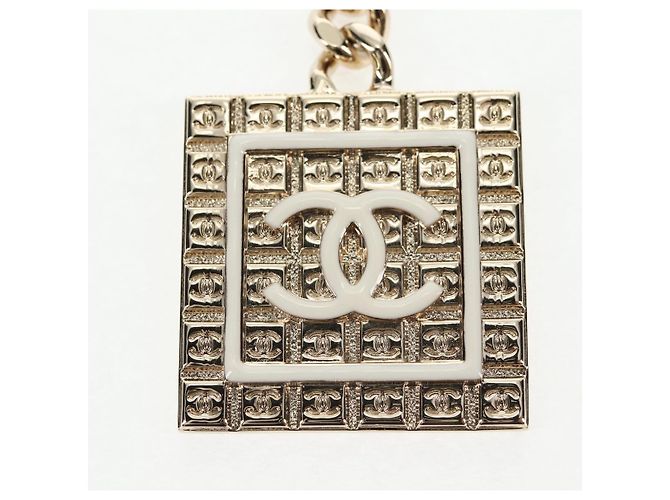 Llave CHANEL de metal dorado CC Auth 139035SAM - vista 3