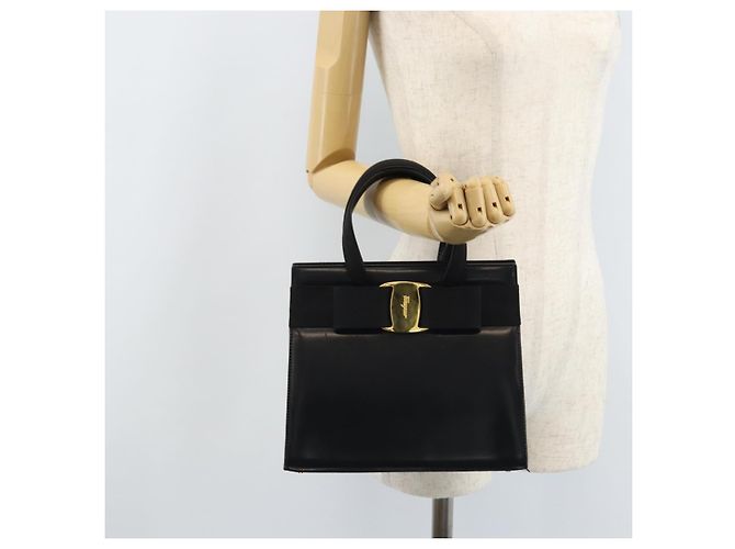 Borsa a mano Vala in pelle nera e oro di Salvatore Ferragamo Auth gh1933 Nero D'oro - vista 21