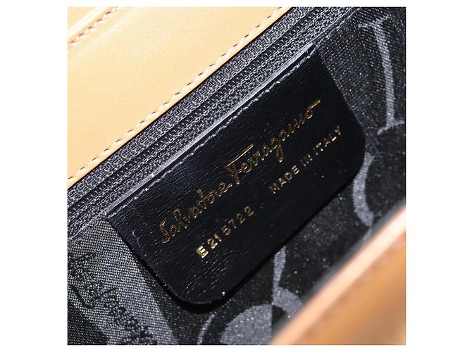Borsa a Spalla Gancini in Pelle Marrone Oro Salvatore Ferragamo Auth gh1940 D'oro - vista 12