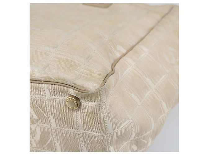 CHANEL Nova Bolsa Tote de Viagem Nylon Bege Ouro CC Auth ti3788 Dourado - vista 16