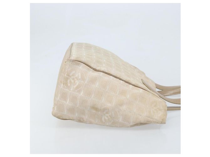 CHANEL Nova Bolsa Tote de Viagem Nylon Bege Ouro CC Auth ti3788 Dourado - vista 3