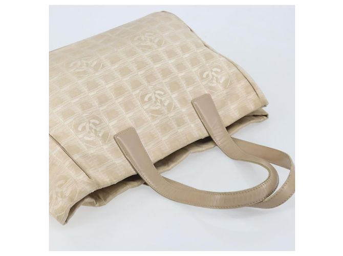 CHANEL Nova Bolsa Tote de Viagem Nylon Bege Ouro CC Auth ti3788 Dourado - vista 6