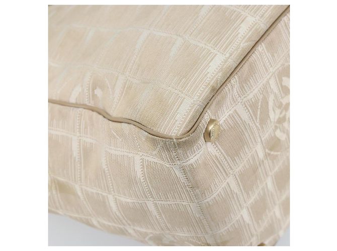 CHANEL Nova Bolsa Tote de Viagem Nylon Bege Ouro CC Auth ti3788 Dourado - vista 9
