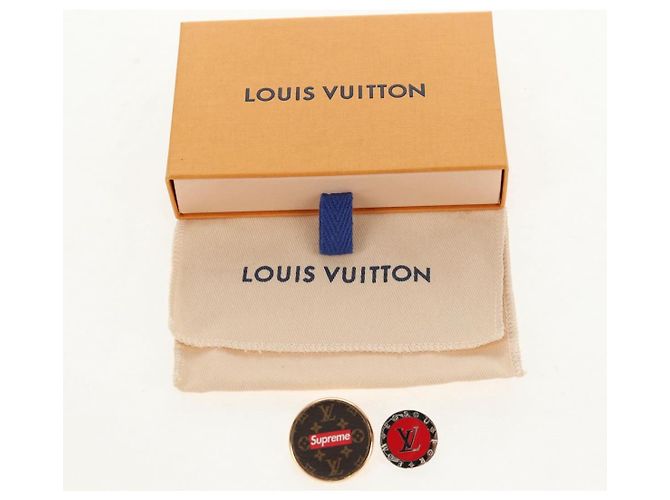 LOUIS VUITTON Spilla Pin Monogramma LVxSupreme 2 Set Rosso LV Auth 128511SAM - vista 12