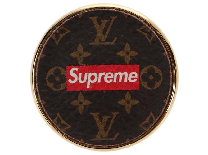 LOUIS VUITTON Spilla Pin Monogramma LVxSupreme 2 Set Rosso LV Auth 128511SAM - vista 2