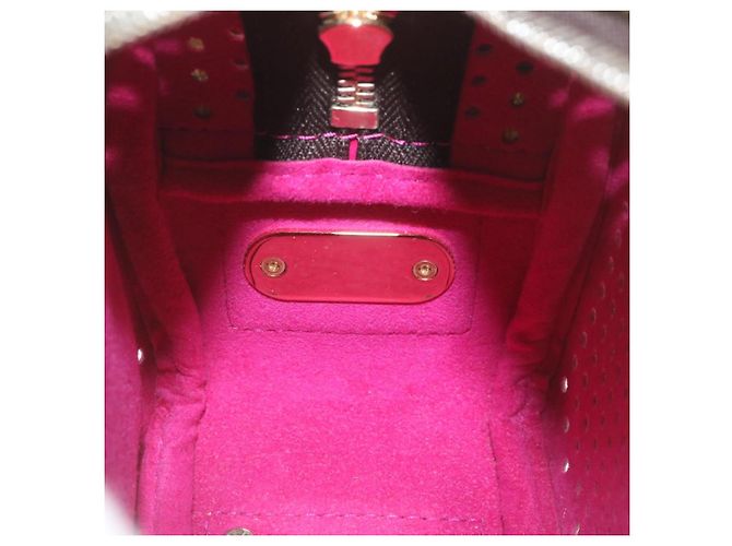 LOUIS VUITTON Borsa a Spalla Mini Trocadero Monogram Perfo M95175 LV Auth 28917SAV Fuschia - vista 18