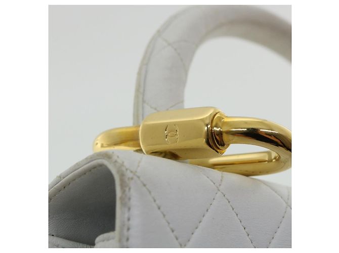 CHANEL Borsa a Spalla Matelassé in Pelle di Agnello Bianca CC Auth 32416SAM Bianco - vista 14