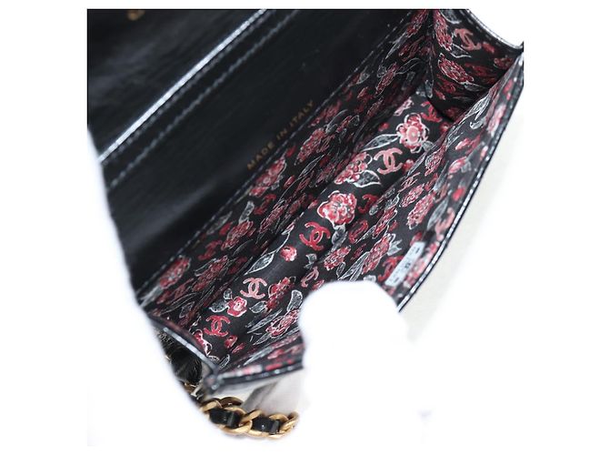 CHANEL Mini Borsa a Spalla Matelassé in Pelle di Vitello Nera Oro CC Auth 142563SAM Nero D'oro - vista 10