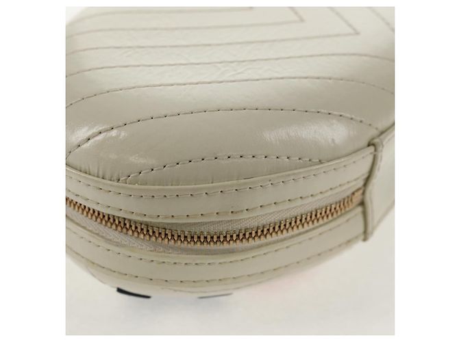 CHANEL Bolsa de Ombro em Couro V stitch com Corrente Branco Ouro CC Auth 146360SM Dourado - vista 17