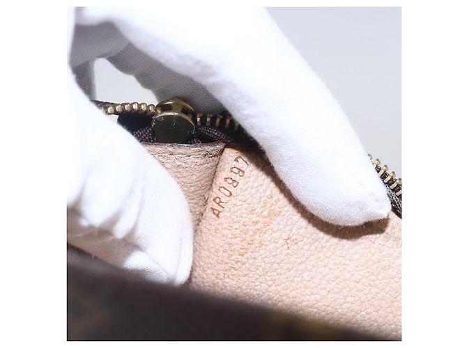 Bucket LOUIS VUITTON Monogramma Secchiello PM Pochette Accessorio LV Auth ar13831 - vista 17