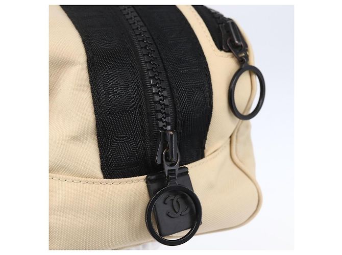 Borsa sportiva CHANEL in nylon beige e nero CC Auth BA8411 - vista 12