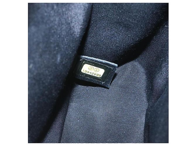 CHANEL Matelassé Boy Chanel Borsa a Spalla con Catena in Pelle di Agnello Nera CC Auth 29190SAM Nero - vista 11