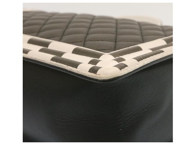 CHANEL Matelassé Boy Chanel Borsa a Spalla con Catena in Pelle di Agnello Nera CC Auth 29190SAM Nero - vista 16