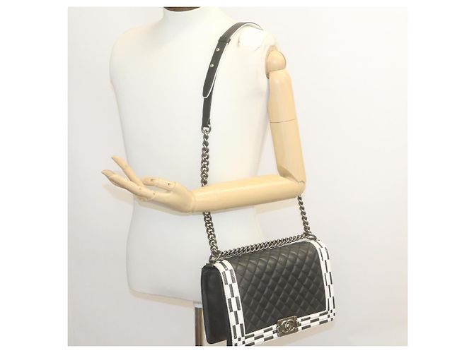 CHANEL Matelassé Boy Chanel Borsa a Spalla con Catena in Pelle di Agnello Nera CC Auth 29190SAM Nero - vista 23