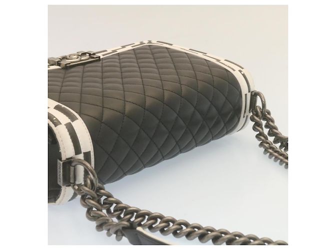 CHANEL Matelassé Boy Chanel Borsa a Spalla con Catena in Pelle di Agnello Nera CC Auth 29190SAM Nero - vista 6