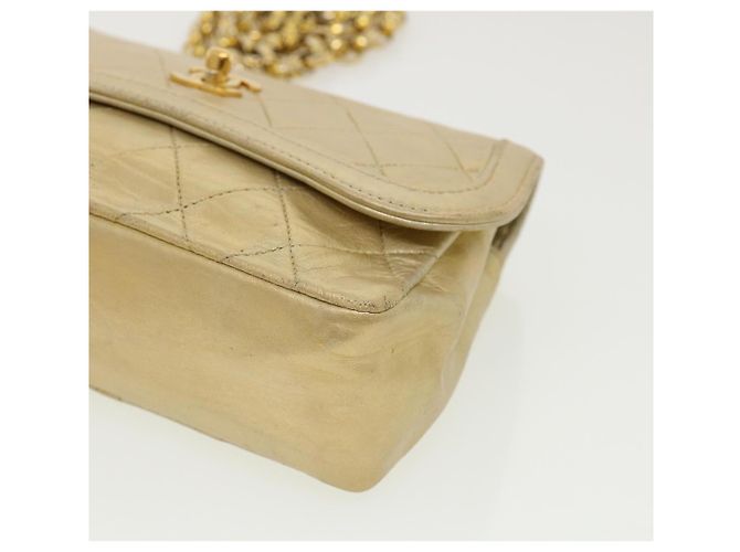 CHANEL Matelassé Schultertasche mit Drehverschluss aus Lammleder Gold CC Auth 31382V Golden - Ansicht 14