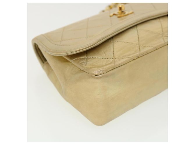 CHANEL Matelassé Schultertasche mit Drehverschluss aus Lammleder Gold CC Auth 31382V Golden - Ansicht 15