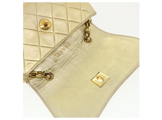 CHANEL Matelassé Schultertasche mit Drehverschluss aus Lammleder Gold CC Auth 31382V Golden - Ansicht 19