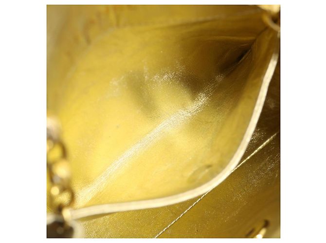 CHANEL Matelassé Schultertasche mit Drehverschluss aus Lammleder Gold CC Auth 31382V Golden - Ansicht 23