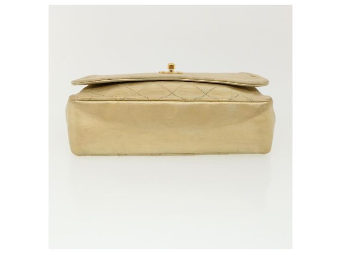 CHANEL Matelassé Schultertasche mit Drehverschluss aus Lammleder Gold CC Auth 31382V Golden - Ansicht 5