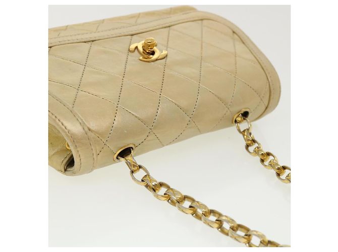 CHANEL Matelassé Schultertasche mit Drehverschluss aus Lammleder Gold CC Auth 31382V Golden - Ansicht 6
