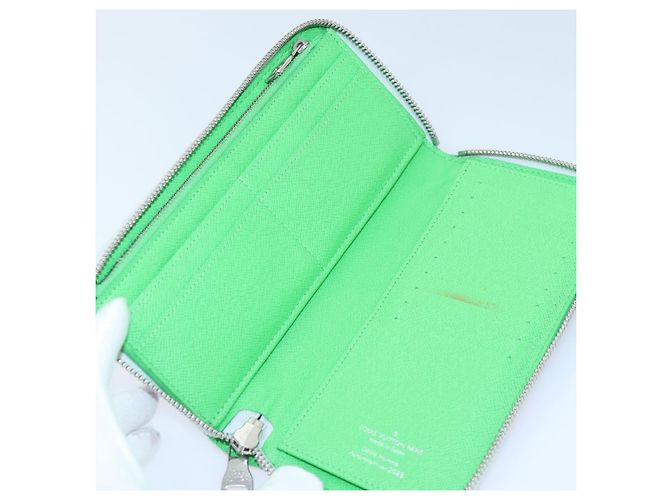 LOUIS VUITTON Monogram LV Portrait Zippy Vertical Wallet M82590 LV Auth 92757SAM White - view 10