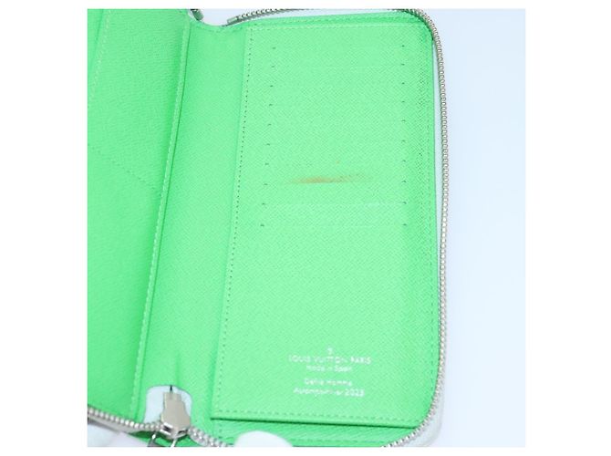 LOUIS VUITTON Monogram LV Portrait Zippy Vertical Wallet M82590 LV Auth 92757SAM White - view 18